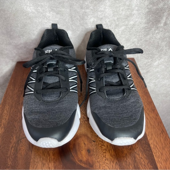 Fila Travalo Grey/Black Big Boys Sneakers Size 5 Like New Worn Once - Picture 9 of 15